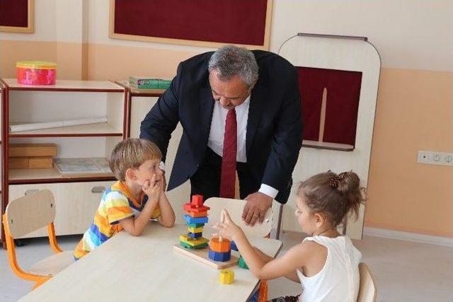 Başkan Uysal Yeni Eğitim Öğretim Yılını Okulları Ziyaret Ederek Kutladı