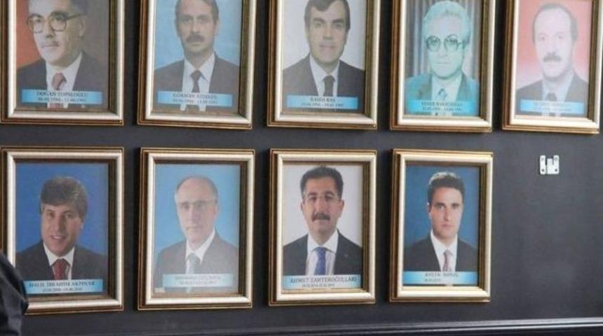 Bolu&rsquo;da Eski Valilerin Resimleri Panodan Kaldırıldı