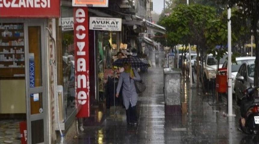 Aniden Bastıran Yağmur Bandırmalılara Zor Anlar Yaşattı