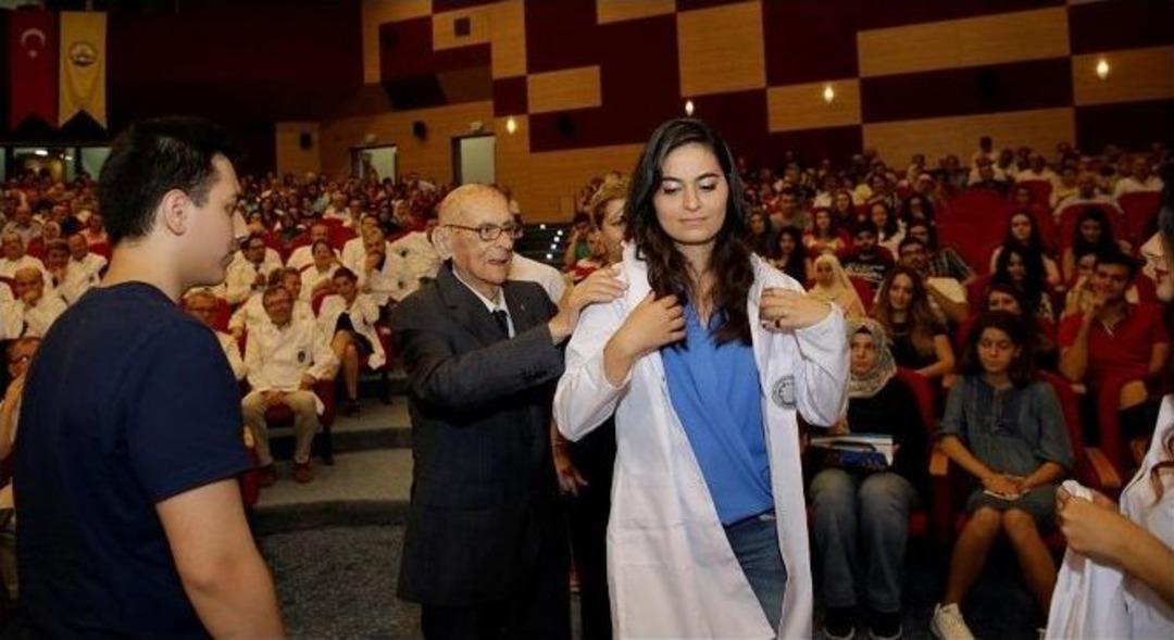 Emekli &Ouml;ğretim &Uuml;yeleri T&uuml;&rsquo;de Beyaz &Ouml;nl&uuml;k T&ouml;renine Katıldı