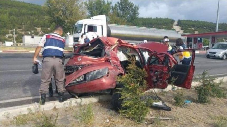 112 &Ccedil;alışanları Kaza Yaptı: 2&rsquo;si Ağır 3 Yaralı