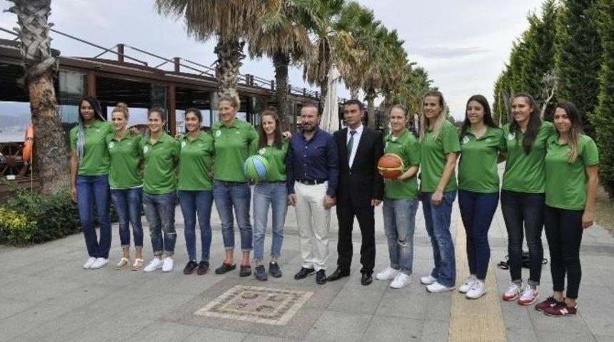 Doğan, Bayan Basketbolcularla Buluştu