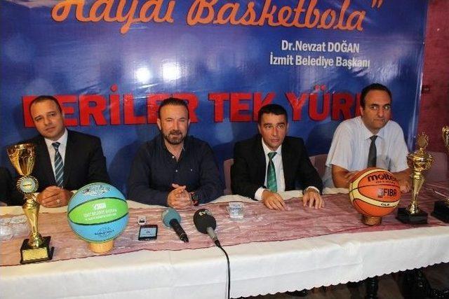 Doğan, Bayan Basketbolcularla Buluştu