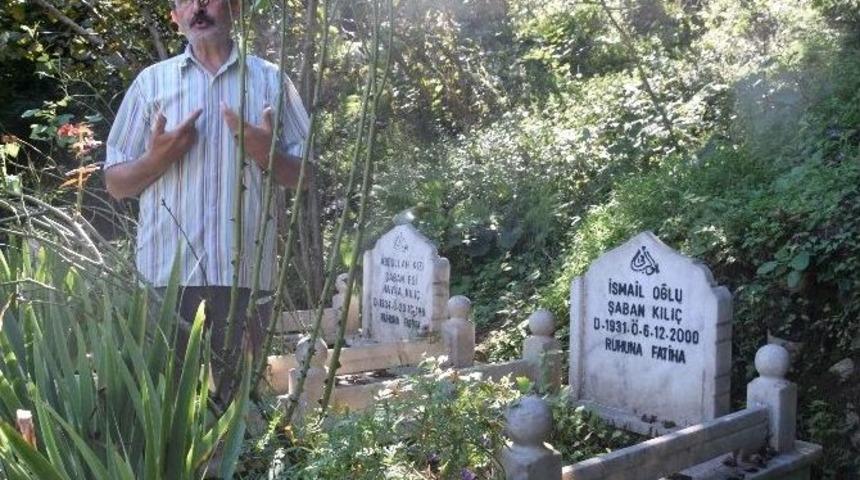 200 Yıllık Aile Mezarlığını &Uuml;zerine Ge&ccedil;irdiği İddia Edilen Şahıs, Mezarlığa Yeni Defin Yapılmasına İzin Vermiyor