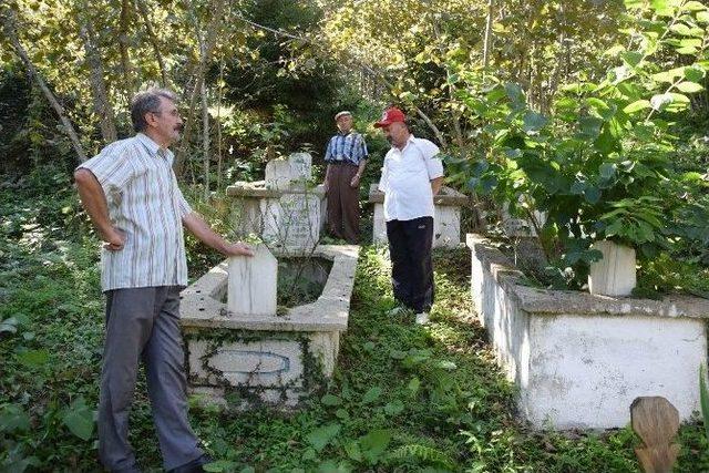 200 Yıllık Aile Mezarlığını Üzerine Geçirdiği İddia Edilen Şahıs, Mezarlığa Yeni Defin Yapılmasına İzin Vermiyor