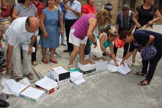 Mersin’de Nükleer Karşıtları, Meclis Komisyon Üyelerine 30 Bin Dilekçe Verdi