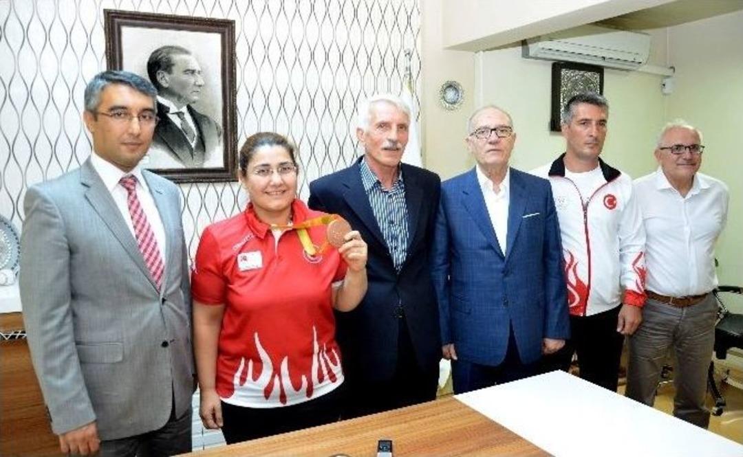 G&ouml;rme Engelli Milli Sporcunun Azmi T&uuml;rkiye&rsquo;ye Madalya Kazandırdı