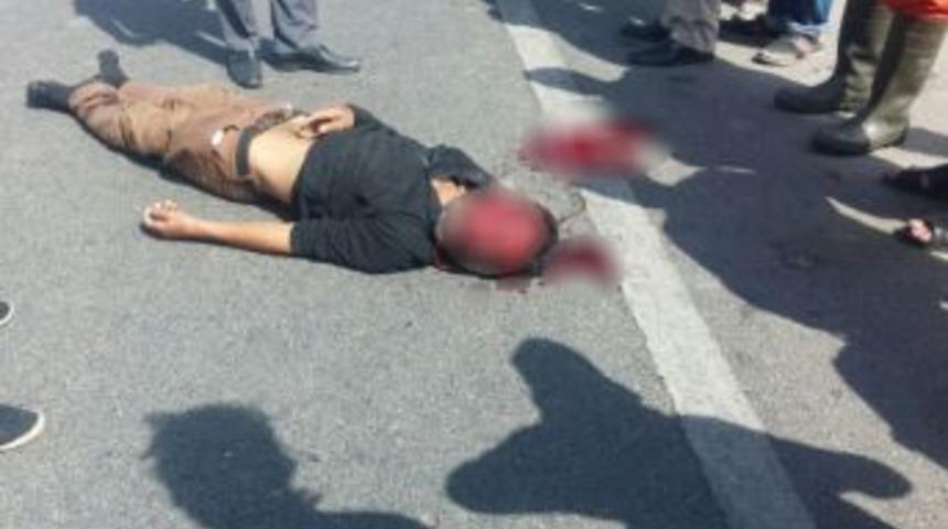 Otomobille &Ccedil;arpışan Motosiklet S&uuml;r&uuml;c&uuml;s&uuml; Ağır Yaralandı