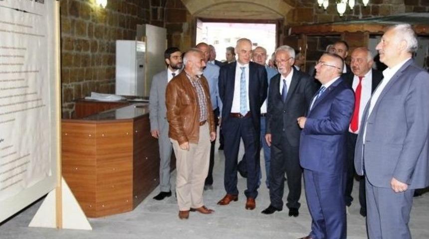 Taşhan&rsquo;da Hat Sergisi A&ccedil;ıldı