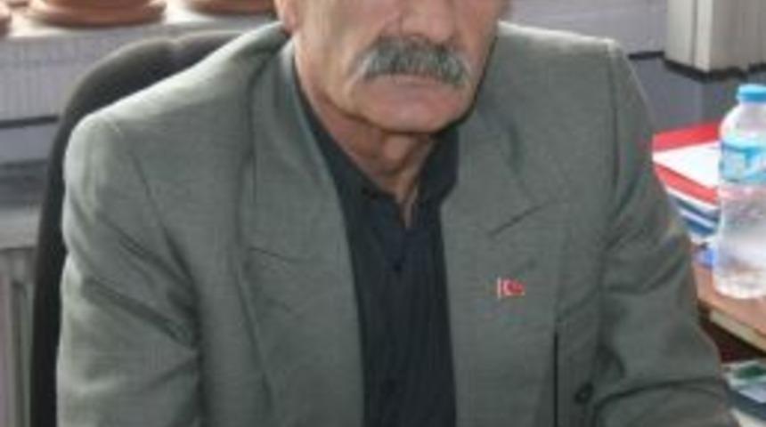 İşsizler Derneği Afyonkarahisar Şubesinden &ldquo;bir &Ccedil;anta, Bir Defter Ve Bir Formada Sen Al&rdquo; Kampanyası