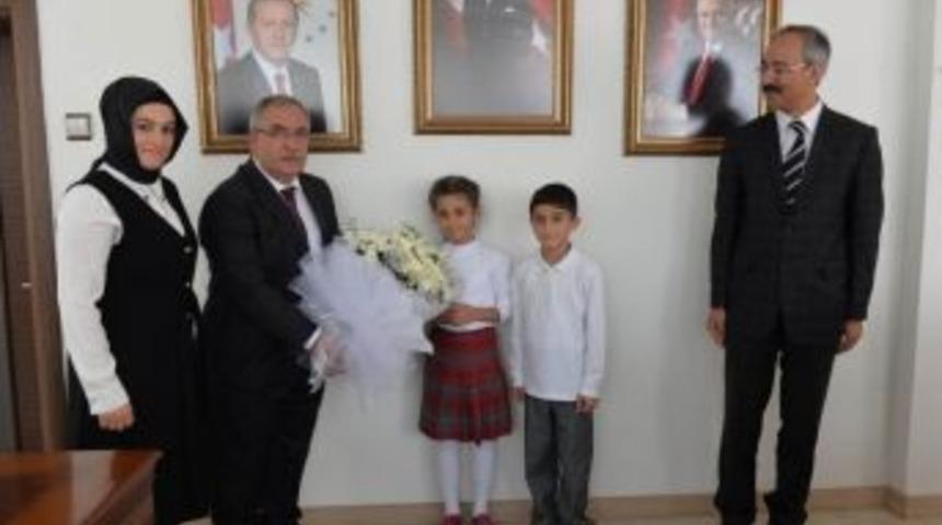 &Ouml;ğrencilerden Vali&rsquo;ye İlk&ouml;ğretim Haftası Ziyareti