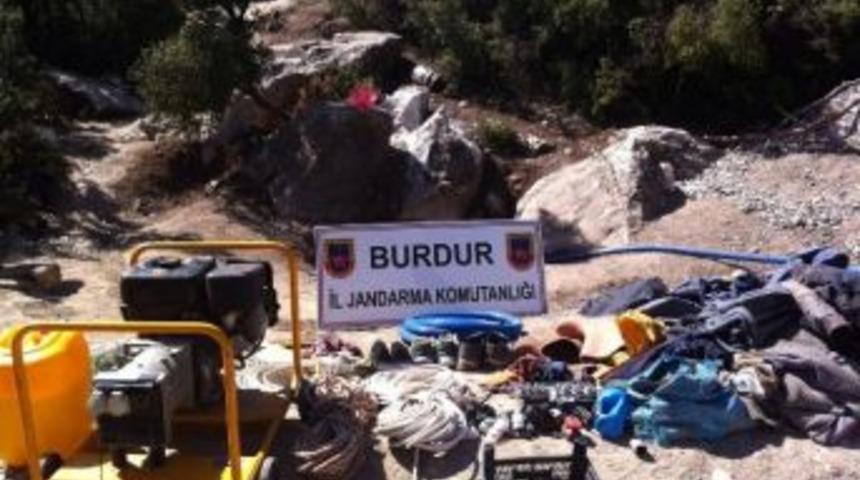 Kazı Malzemelerini Bırakıp Ka&ccedil;tılar