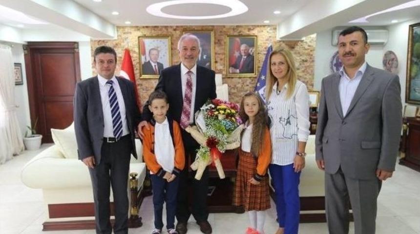 Başkan Sara&ccedil;oğlu: Derslerinize &Ccedil;ok İyi &Ccedil;alışın