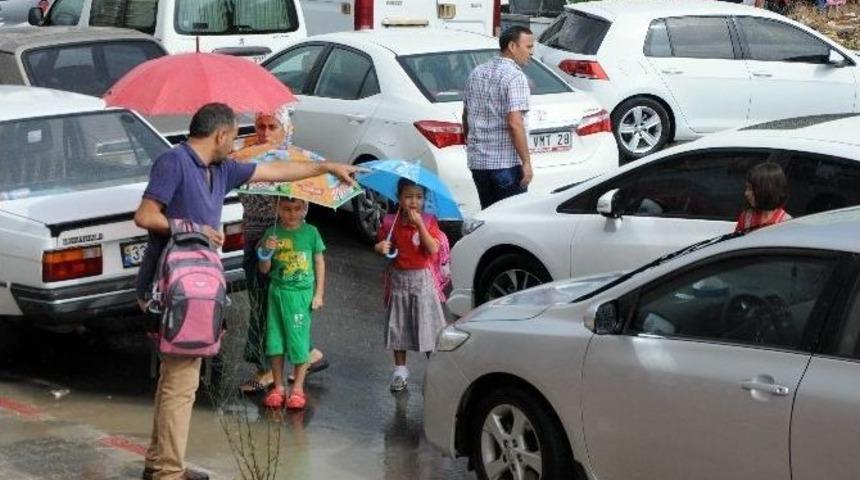 Erdemli&rsquo;de Sağanak Yağış