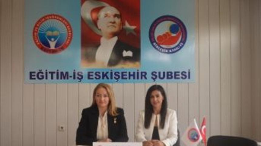 Eğitim B&uuml;t&ccedil;esine Eleştiri