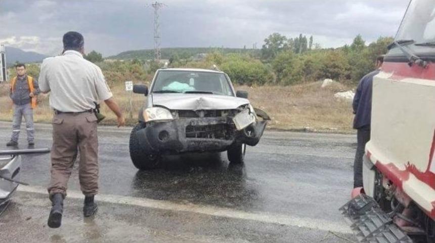 Emet&rsquo;te Trafik Kazası: 3 Yaralı