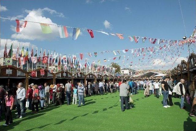 24 Ülkeden 51 Sanatçı Geleneksel Sanatlarını Pendik’te Sergileyecek