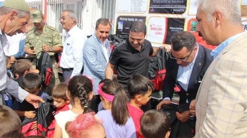 Narinceli &Ouml;ğrencilere Kırtasiye Yardımı Yapıldı