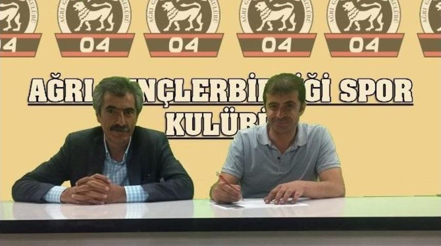 Mete Telhan İmzayı Attı