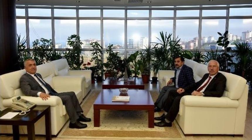 Om&uuml; Rekt&ouml;r&uuml; Bilgi&ccedil;&rsquo;e Ziyaretler Devam Ediyor