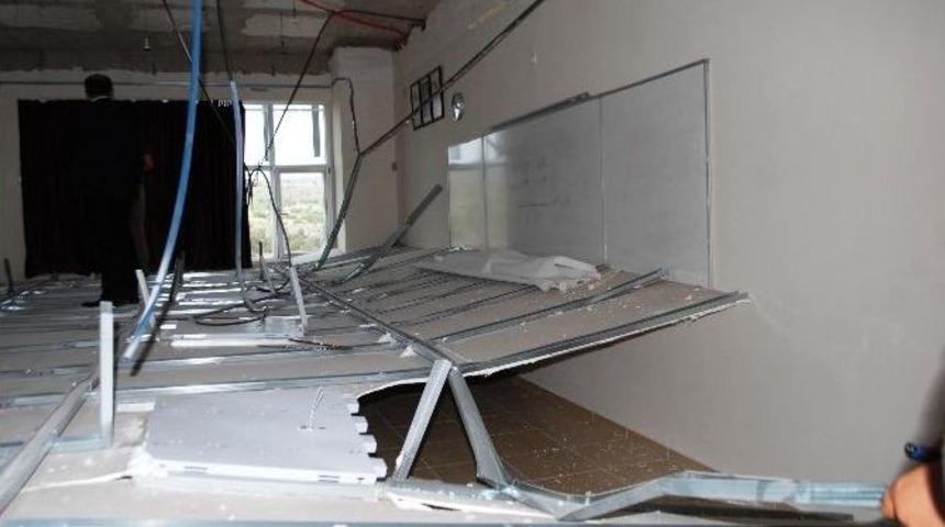 Fak&uuml;ltede Ders Sırasında Tavan &Ccedil;&ouml;kt&uuml; (2)
