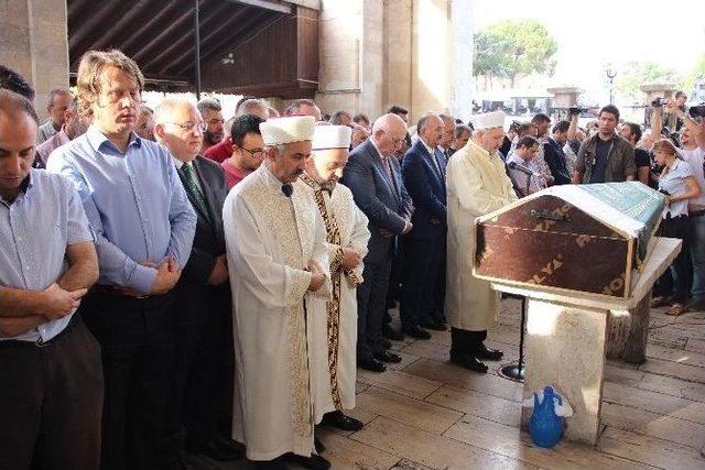 Meclis Başkanı Kahraman Ve Bakan Müezzinoğlu, Birlik Vakfı Şube Başkanı’nın Cenazesine Katıldı