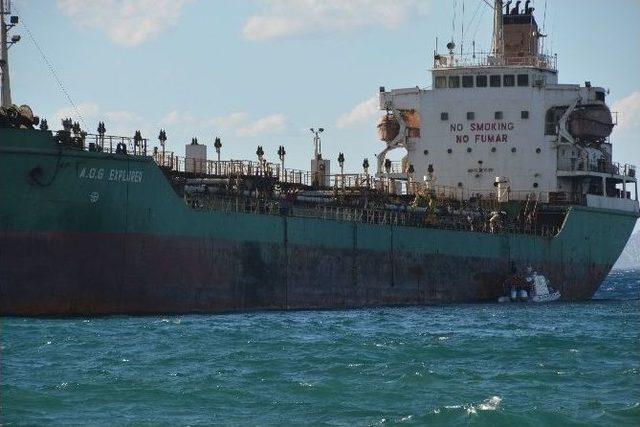 Aliağa&rsquo;da Tanker Karaya Oturdu 1