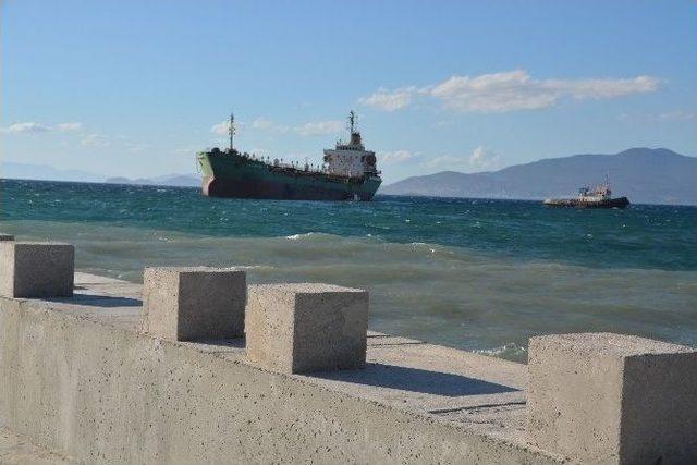 Aliağa&rsquo;da Tanker Karaya Oturdu 2