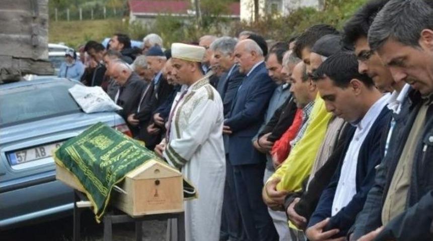 Sinop&rsquo;ta Yangında &Ouml;len Yaşlı Adam Toprağa Verildi