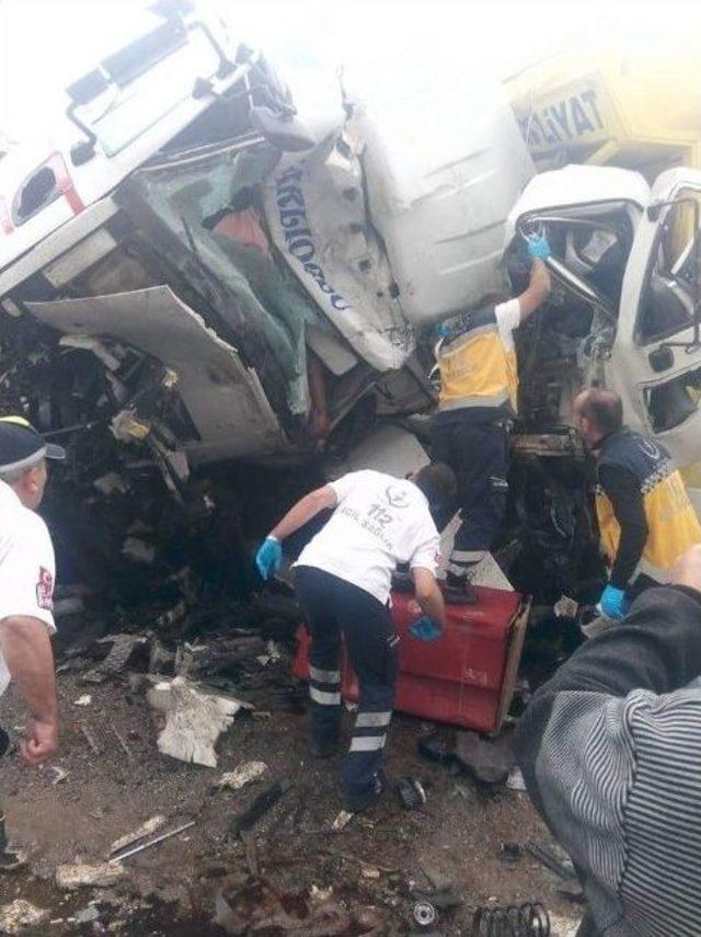 Afyonkarahisar’da Trafik Kazası: 3 Ölü, 5 Yaralı