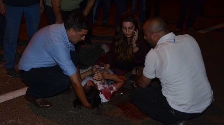 Otomobilin &Ccedil;aptığı K&uuml;&ccedil;&uuml;k &Ccedil;ocuğa İlk M&uuml;dahaleyi Yoldan Ge&ccedil;en Hemşire Yaptı