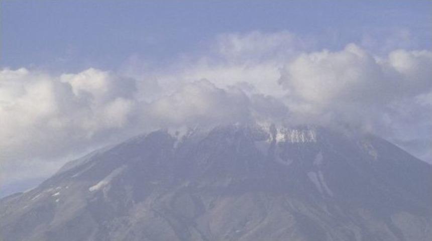 Ağrı Dağı Beyaza B&uuml;r&uuml;nd&uuml;