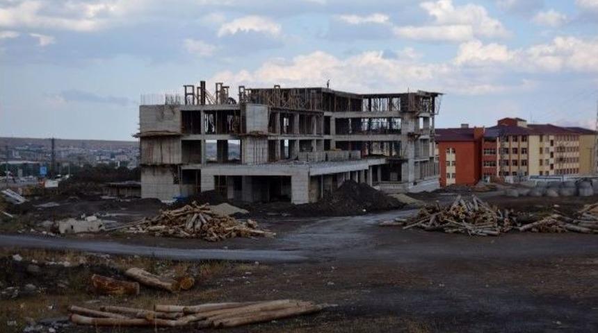 Tatvan Belediyesi&rsquo;nin Yeni Hizmet Binası İnşaatı Devam Ediyor