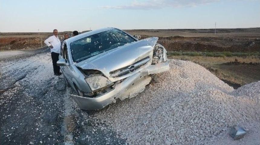 Kontrolden &Ccedil;ıkan Otomobil Mucura &Ccedil;arparak Durabildi