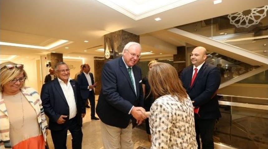 B&uuml;y&uuml;kel&ccedil;iler D&uuml;nya Barışına Katkı İ&ccedil;in Şahin&rsquo;i Ziyaret Ettiler