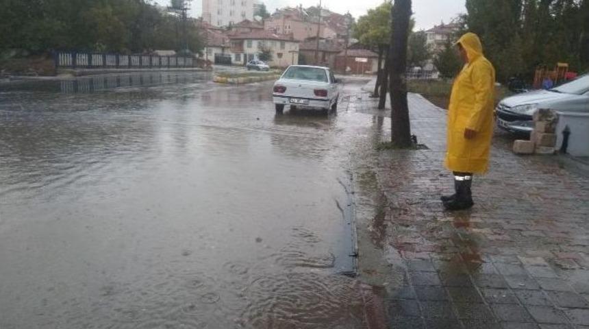 Hisarcık&rsquo;ta Sağanak Yağış Hayatı Olumsuz Etkiledi