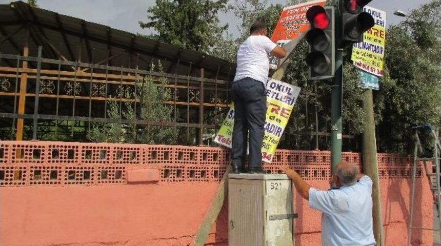 Zabıta, Gelişi G&uuml;zel Konulan Pano Ve Levhaları Kaldırdı