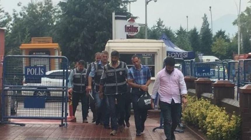 Fet&ouml; &Uuml;yesi Olduğu İddia Edilen 5 Kişi Adliyede