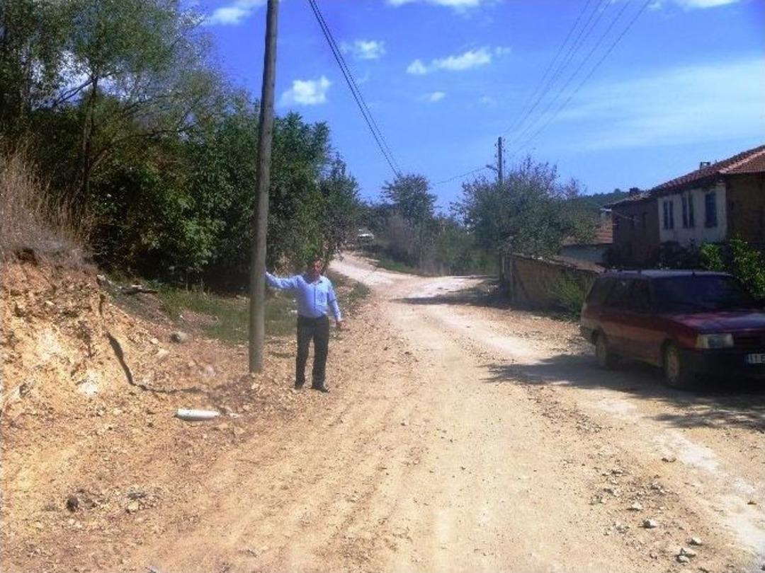 K&ouml;y Halkı Bozulan Asfalt Yollarının Yapılmasını İstiyor