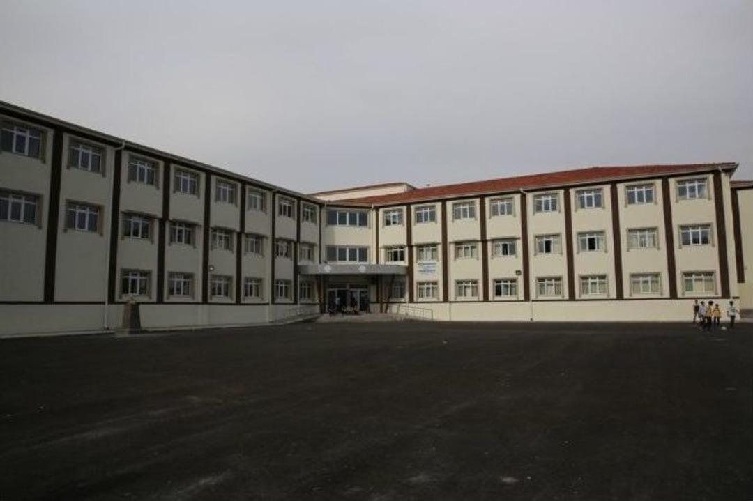 Başkan B&uuml;y&uuml;kkılı&ccedil; İlg&uuml; İmam Hatipokulunu Ziyaret Etti