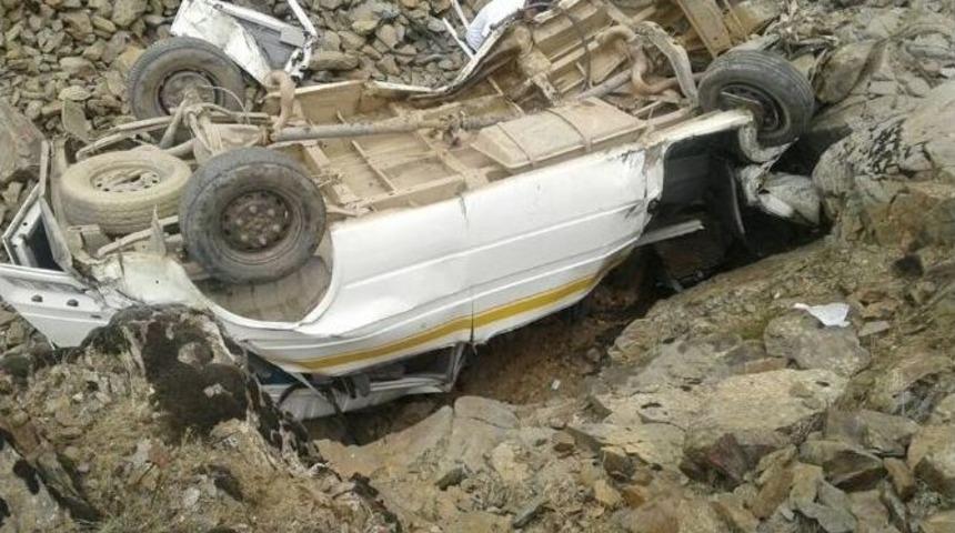 Bing&ouml;l&rsquo;de Trafik Kazası: 4 &Ouml;l&uuml;, 12 Yaralı