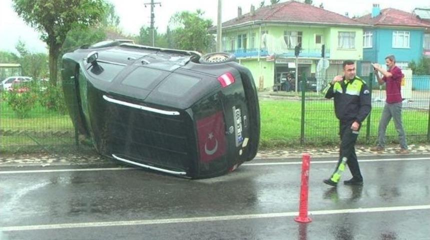 Takla Atan Ticari Ara&ccedil;taki İki Kişi Yaralandı