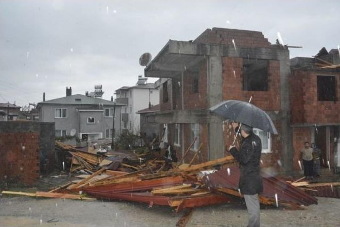 D&uuml;zce&rsquo;de Hortum &Ccedil;atıları U&ccedil;urdu