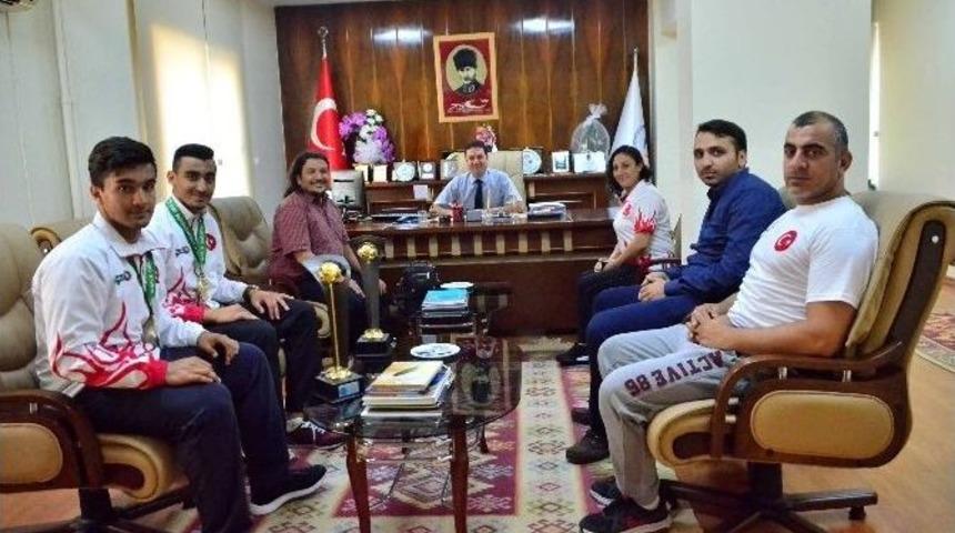 Ataşbak Şampiyon Kick Boks&ccedil;uları Kabul Etti