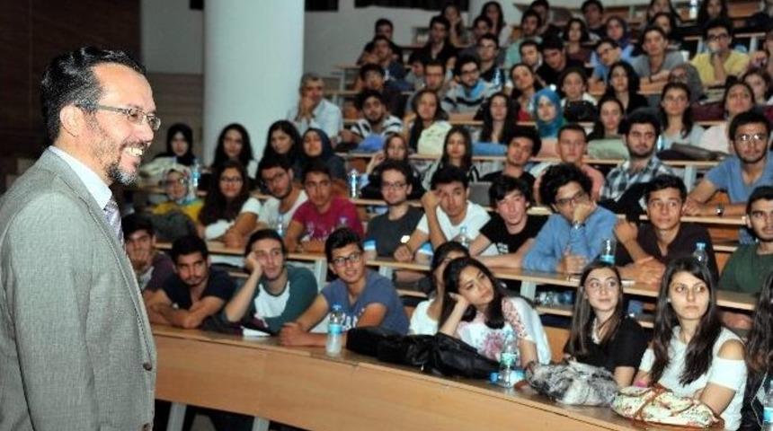 Tıp Öğrencilerine İlk Ders Rektör Bircan’dan