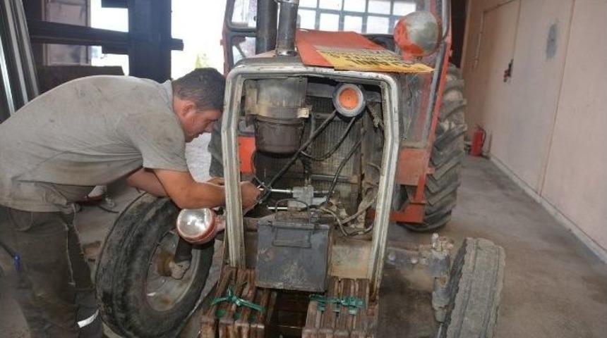 Seyitgazi Belediyesi Araçların Bakım Ve Tamirlerini Kendi Atölyelerinde Gerçekleştiriyor