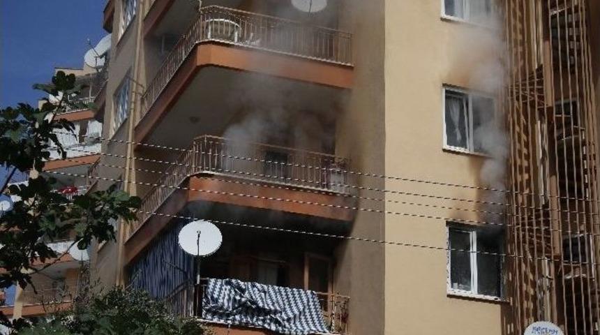 Yangın Paniği 10 Katlı Binayı Tahliye Ettirdi