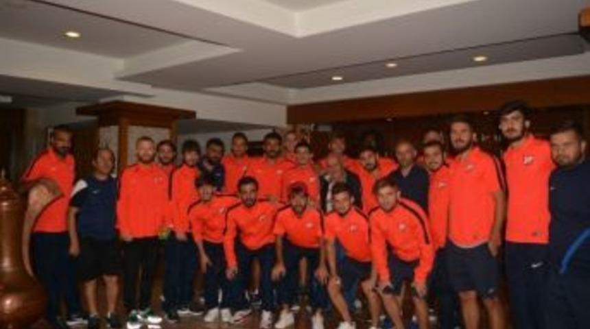 83 Yaşında Ki Fanatik Dede Deplasman Ma&ccedil;larını Ka&ccedil;ırmıyor