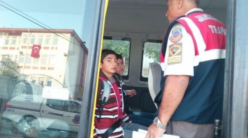 Jandarma Servis Ara&ccedil;larını Denetledi