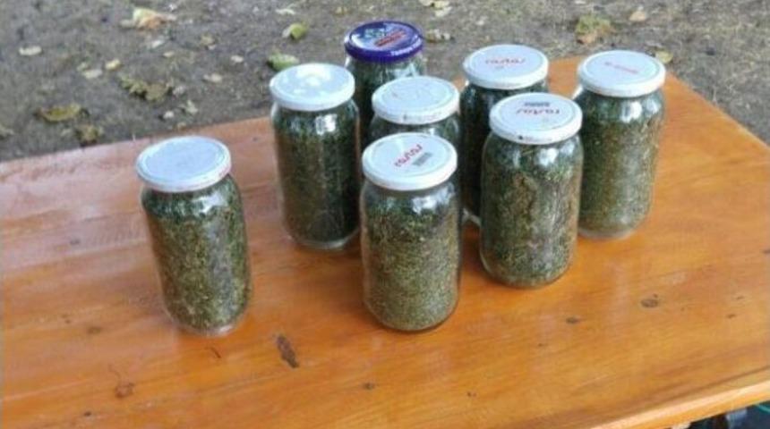 D&uuml;zce&rsquo;de 8 Kavanoz Kubar Esrar Ele Ge&ccedil;irildi